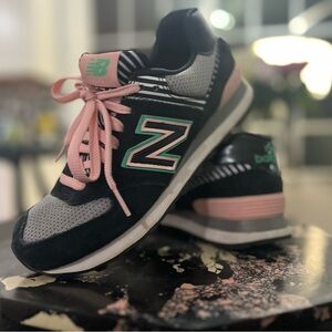 New Balance - 574 - Women's Black and Pink Sneakers 6.5